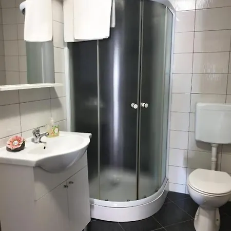 Sarita 2 * マカルスカ